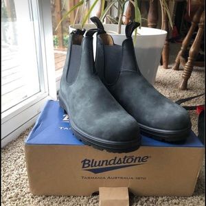 BRAND NEW BLUNDSTONE 587